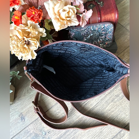 Steve Madden Crossbody Hobo Bag Purse w/Sakroots Wallet - Earth Tone Bag - Picture 6 of 12